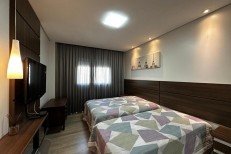 AMPLO APARTAMENTO 04 SUTES  100 METROS DO MAR