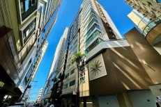 AMPLO APARTAMENTO 04 SUTES  100 METROS DO MAR