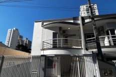 SOBRADO NA MEIA PRAIA 3 DORMITRIOS + 1 CLOSET