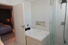 apto 03 suites e 03 vagas de garagem 