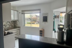 LINDO APARTAMENTO NA MEIA PRAIA COM 1 SUTE E DOIS