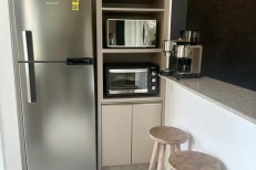 LINDO APARTAMENTO NA MEIA PRAIA COM 1 SUTE E DOIS