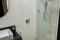 LINDO APARTAMENTO NA MEIA PRAIA COM 1 SUTE E DOIS
