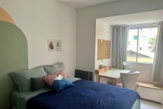 LINDO APARTAMENTO NA MEIA PRAIA COM 1 SUTE E DOIS