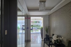LINDO APARTAMENTO NA MEIA PRAIA COM 1 SUTE E DOIS