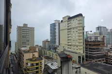 LINDO APARTAMENTO NA ESQUINA DA NEREU RAMOS NO COR