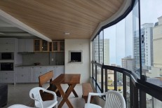 LINDO APARTAMENTO NA ESQUINA DA NEREU RAMOS NO COR