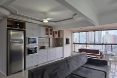 LINDO APARTAMENTO NA ESQUINA DA NEREU RAMOS NO COR