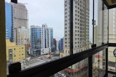 LINDO APARTAMENTO NA ESQUINA DA NEREU RAMOS NO COR