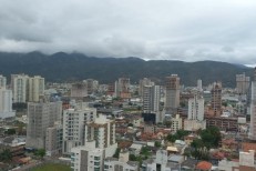 OPORTUNIDADE NA MEIA PRAIA COM VISTA MAR!