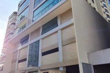 APARTAMENTO COM 03 SUTES 