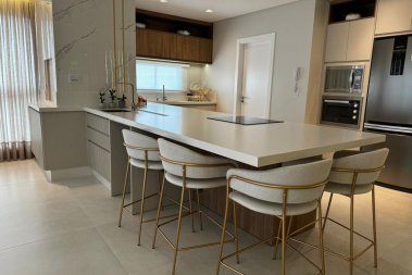 APARTAMENTO FINAMENTE MOBILIADO 