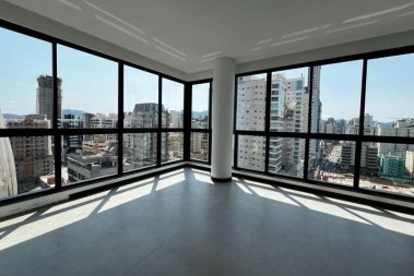 APARTAMENTO FRENTE AVENIDA, QUADRA MAR MEIA PRAIA