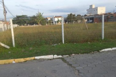 VENDE, ALUGA OU PERMUTA