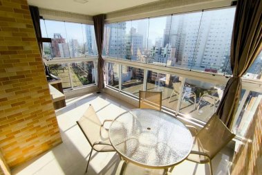 APARTAMENTO QUADRA MAR, MUITO BEM LOCALIZADO