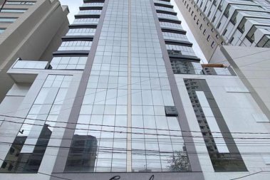 APARTAMENTO QUADRA MAR NA MEIA PRAIA