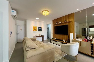 UM APARTAMENTO POR ANDAR