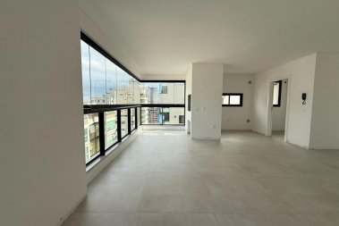 APARTAMENTO NA MEIA PRAIA