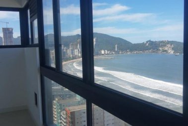 APARTAMENTO VISTA MAR NO CENTRO DE ITAPEMA