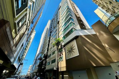 AMPLO APARTAMENTO 04 SUTES  100 METROS DO MAR