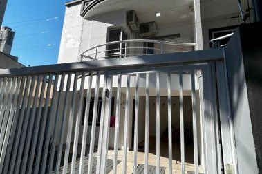 SOBRADO NA MEIA PRAIA 3 DORMITRIOS + 1 CLOSET