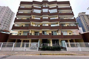 LINDO APARTAMENTO NA MEIA PRAIA COM 1 SUTE E DOIS