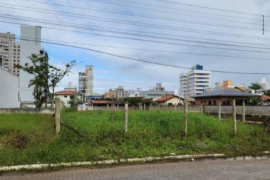 Terreno em Balne�rio Pi�arras com �tima localiza��